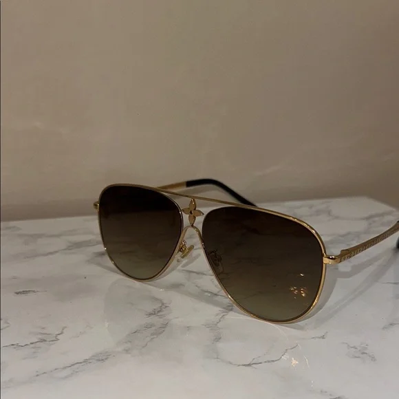 Louis Vuitton Gold Aviator Sunglasses - Picture 3 of 8